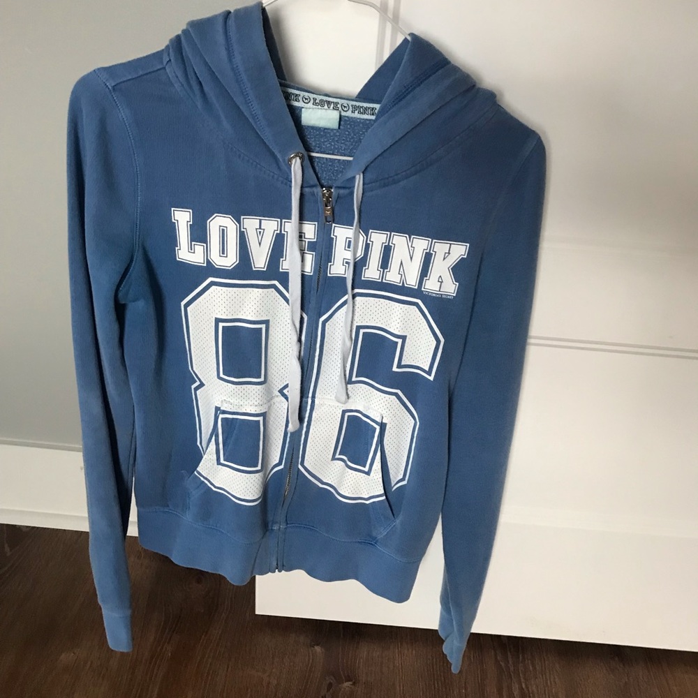 VS zip up